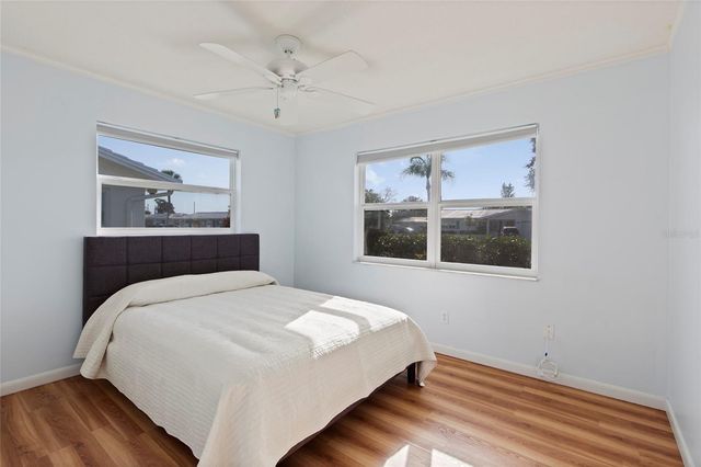 9785 MAINLANDS BOULEVARD W 1-B, Pinellas Park, FL 33782