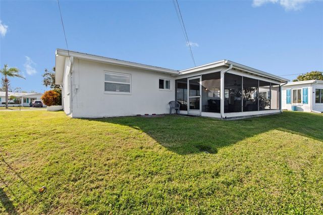 9785 MAINLANDS BOULEVARD W 1-B, Pinellas Park, FL 33782