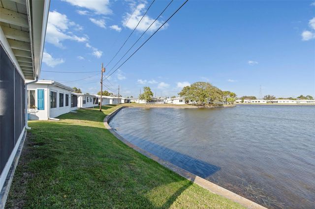 9785 MAINLANDS BOULEVARD W 1-B, Pinellas Park, FL 33782