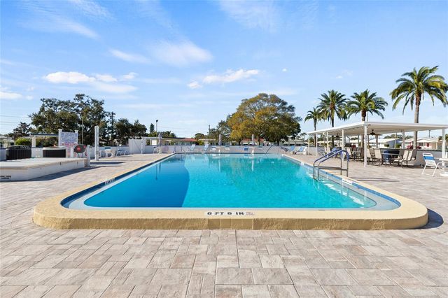 9785 MAINLANDS BOULEVARD W 1-B, Pinellas Park, FL 33782