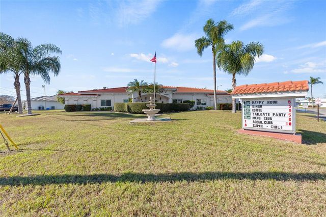 9785 MAINLANDS BOULEVARD W 1-B, Pinellas Park, FL 33782