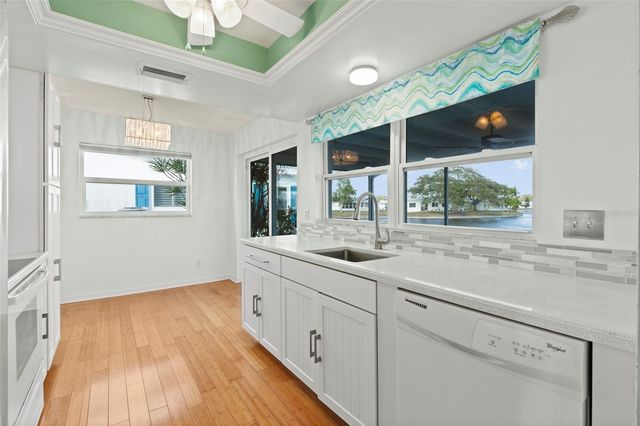 9785 MAINLANDS BOULEVARD W 1-B, Pinellas Park, FL 33782