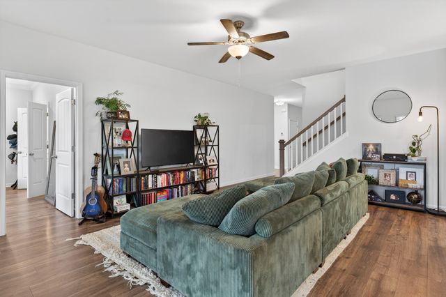 3664 Stormy Ln, Rockvale, TN 37153