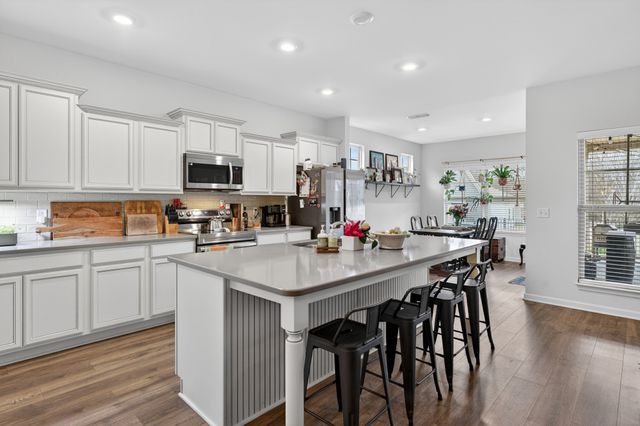 3664 Stormy Ln, Rockvale, TN 37153