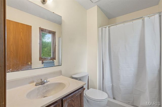 5270 Overview Drive, Villa Ridge, MO 63089