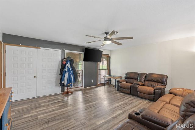 5270 Overview Drive, Villa Ridge, MO 63089