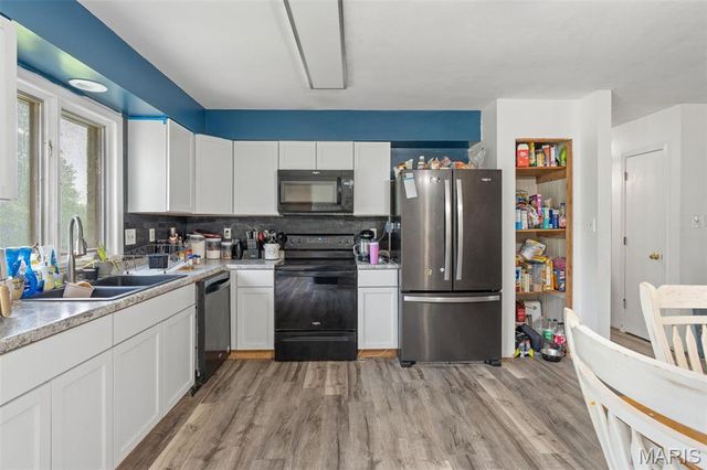 5270 Overview Drive, Villa Ridge, MO 63089