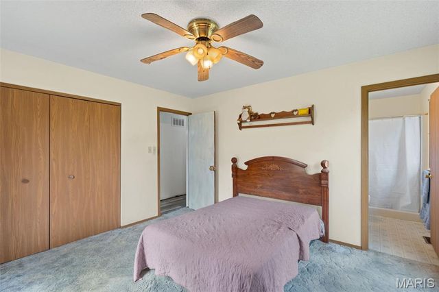 5270 Overview Drive, Villa Ridge, MO 63089