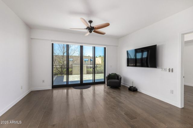 2300 E CAMPBELL Avenue 104, Phoenix, AZ 85016