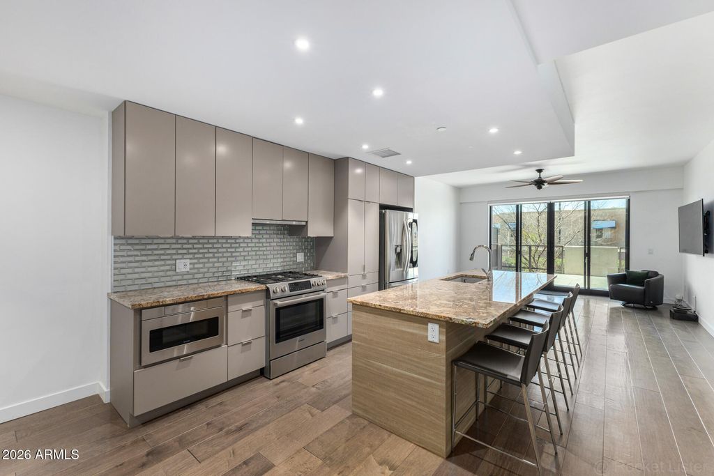 2300 E CAMPBELL Avenue 104, Phoenix, AZ 85016