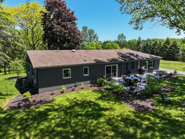 485 Killarney ROAD, Hartford, WI 53027