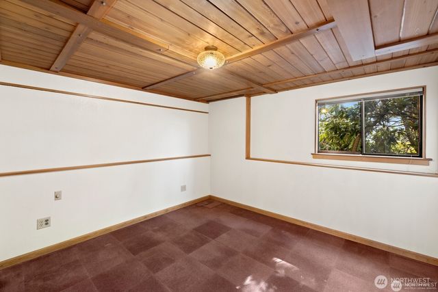 7821 East Side Drive NE, Tacoma, WA 98422