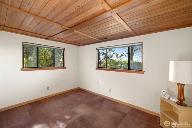 7821 East Side Drive NE, Tacoma, WA 98422