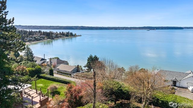 7821 East Side Drive NE, Tacoma, WA 98422