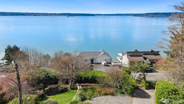 7821 East Side Drive NE, Tacoma, WA 98422