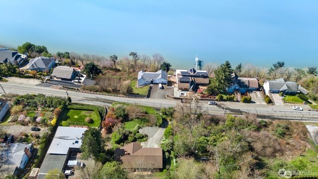 7821 East Side Drive NE, Tacoma, WA 98422