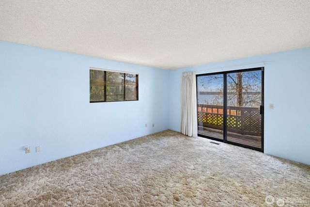 7821 East Side Drive NE, Tacoma, WA 98422