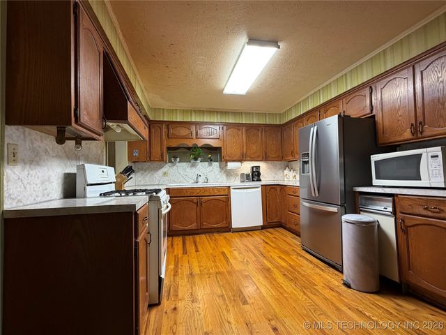 304 E Woodrow Place, Tulsa, OK 74106