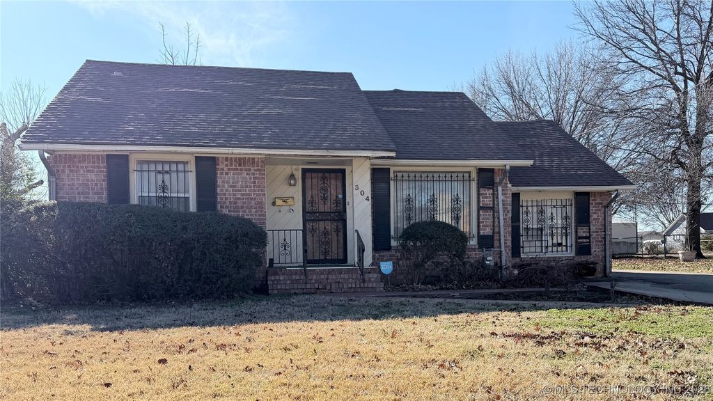 304 E Woodrow Place, Tulsa, OK 74106