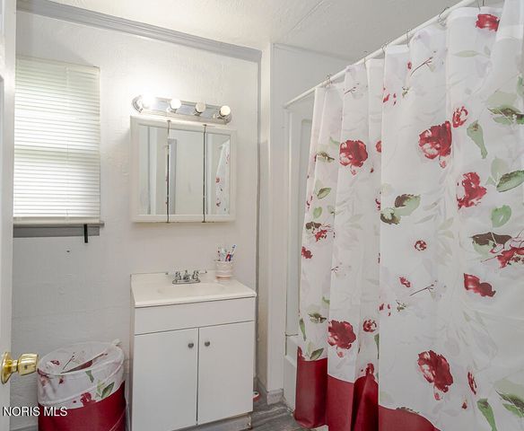 221 Segur Avenue, Toledo, OH 43609