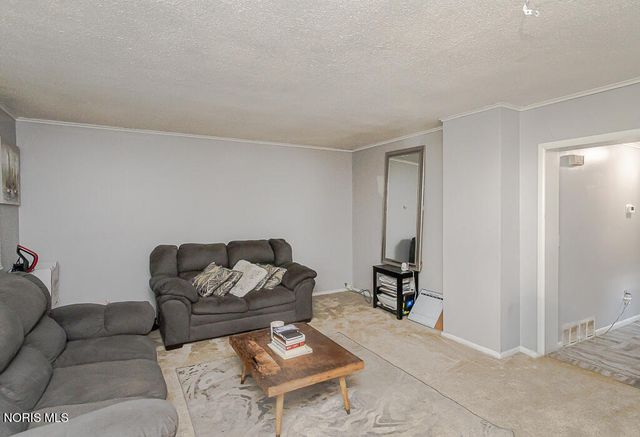 221 Segur Avenue, Toledo, OH 43609