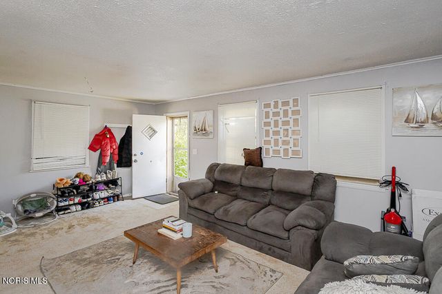 221 Segur Avenue, Toledo, OH 43609