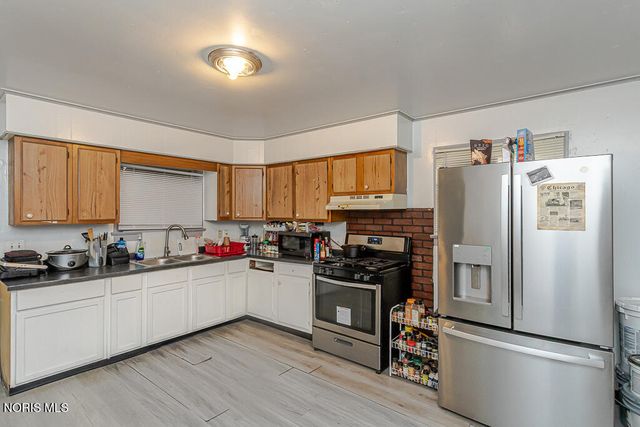 221 Segur Avenue, Toledo, OH 43609