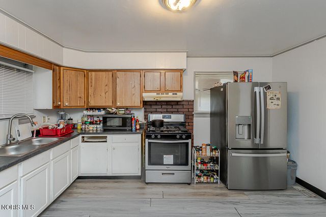 221 Segur Avenue, Toledo, OH 43609