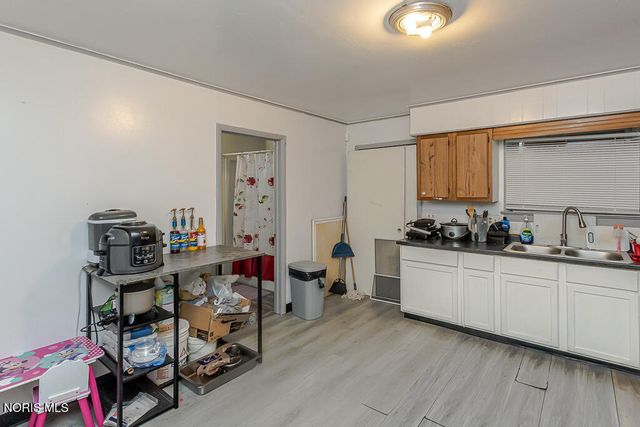 221 Segur Avenue, Toledo, OH 43609