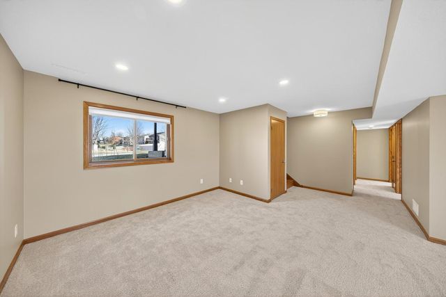 5315 Castleview Drive NW, Rochester, MN 55901