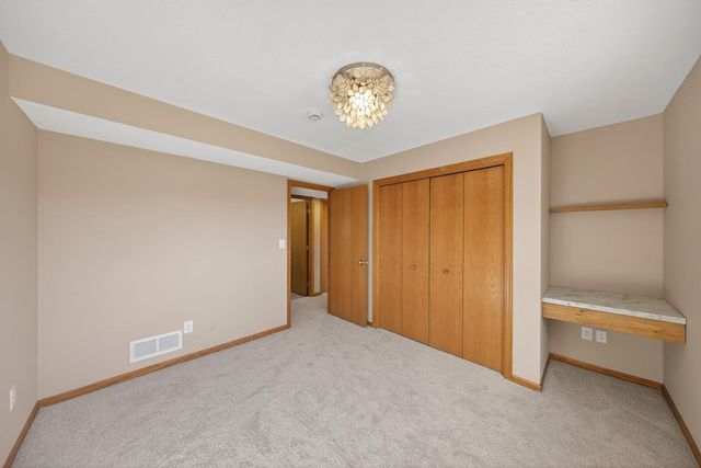 5315 Castleview Drive NW, Rochester, MN 55901