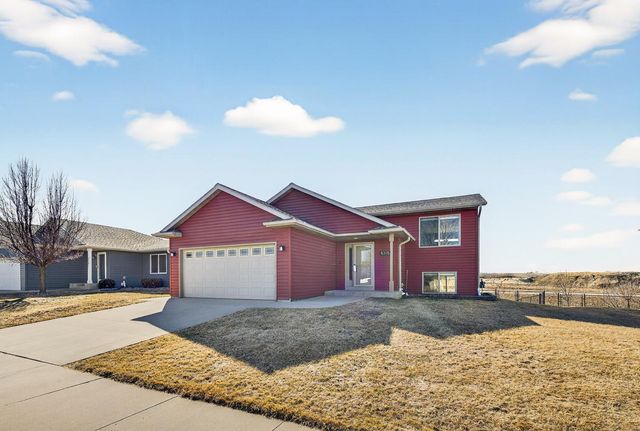 5315 Castleview Drive NW, Rochester, MN 55901