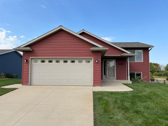5315 Castleview Drive NW, Rochester, MN 55901