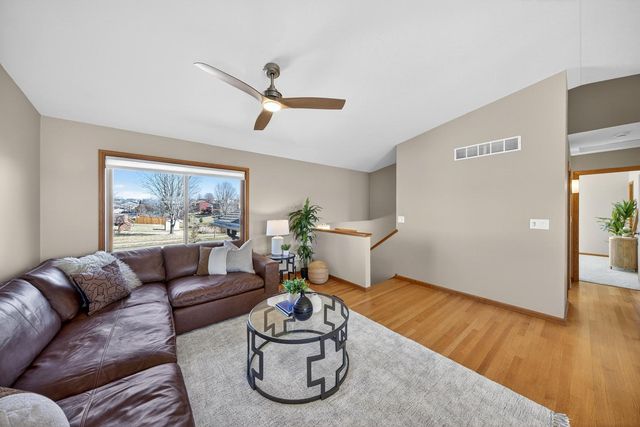 5315 Castleview Drive NW, Rochester, MN 55901