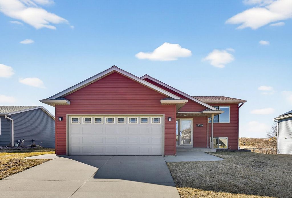 5315 Castleview Drive NW, Rochester, MN 55901