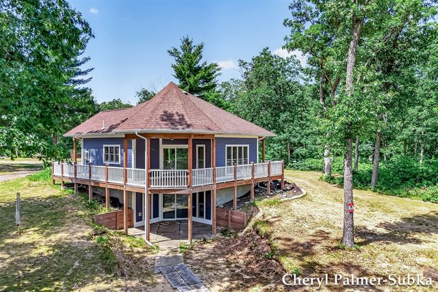 8090 E Lake Road, Twin Lake, MI 49457