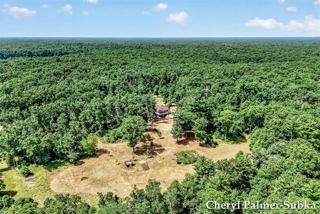 8090 E Lake Road, Twin Lake, MI 49457