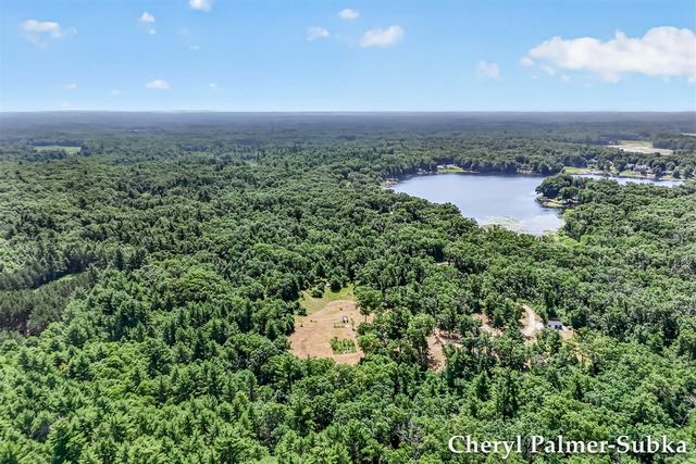 8090 E Lake Road, Twin Lake, MI 49457