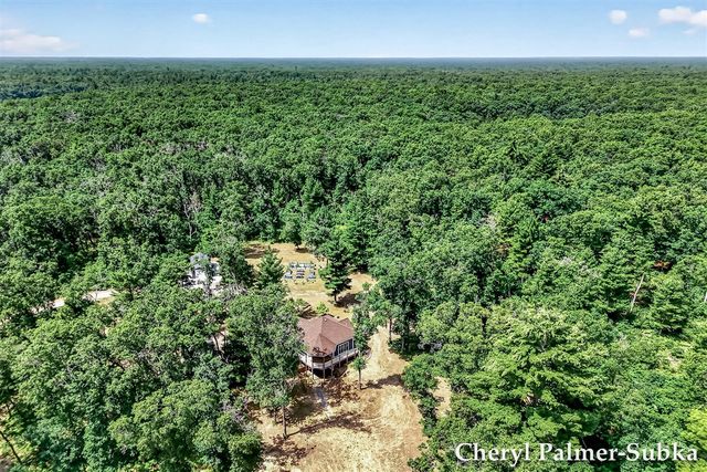 8090 E Lake Road, Twin Lake, MI 49457