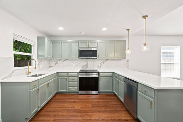 1720 N Bent Tree Trail, Grand Prairie, TX 75052