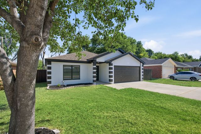 1720 N Bent Tree Trail, Grand Prairie, TX 75052