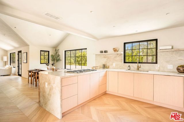 8353 Sunset View Drive, Los Angeles, CA 90069