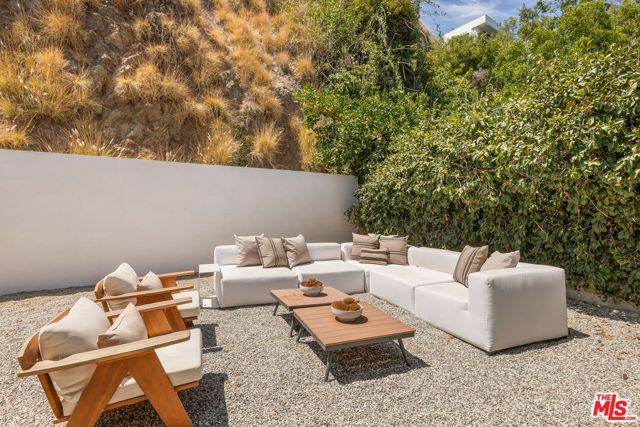 8353 Sunset View Drive, Los Angeles, CA 90069