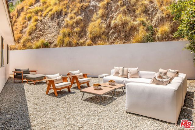 8353 Sunset View Drive, Los Angeles, CA 90069