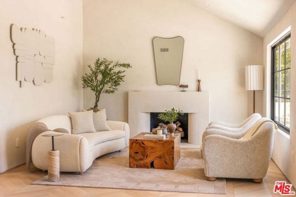 8353 Sunset View Drive, Los Angeles, CA 90069