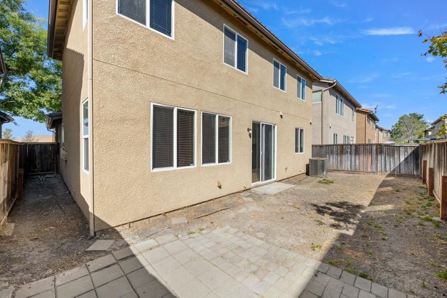 35 Seatuck Ct, Sacramento, CA 95835