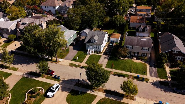 663 S Sunnyside Avenue, Elmhurst, IL 60126