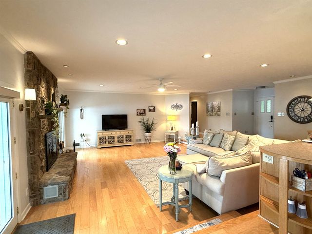 9 Keosauqua Drive, Cherokee Village, AR 72529