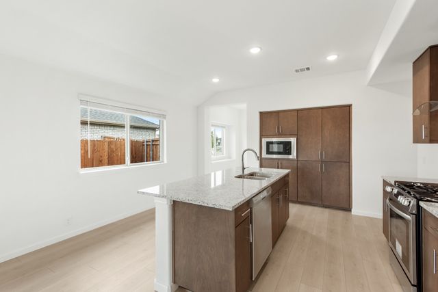 212 Eagle View Lane, Commerce, TX 75428