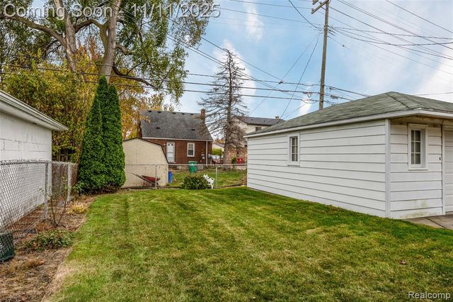 18258 Empire Avenue, Eastpointe, MI 48021